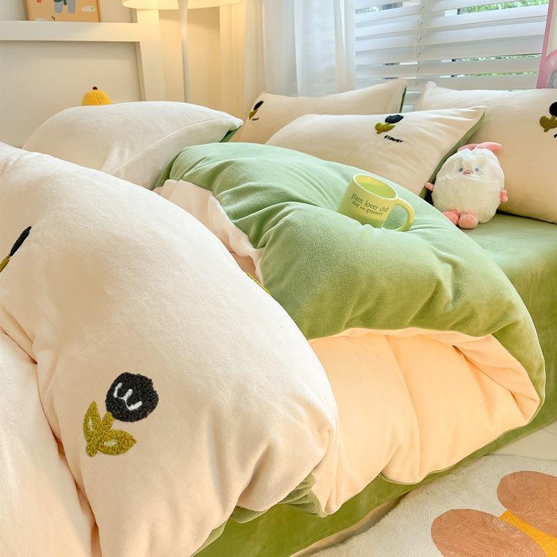 Зимнее полотенце с вышивкой, молочный бархат, комплект из четырех предметов, утолщенное теплое постельное белье с героями мультфильмов, коралловое фланелевое пододеяльник