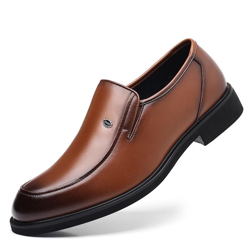 Модные деловые повседневные мужские туфли для мужчин, модные кожаные туфли из коровьей кожи, мужские новые дизайнерские однотонные мокасины для мужчин