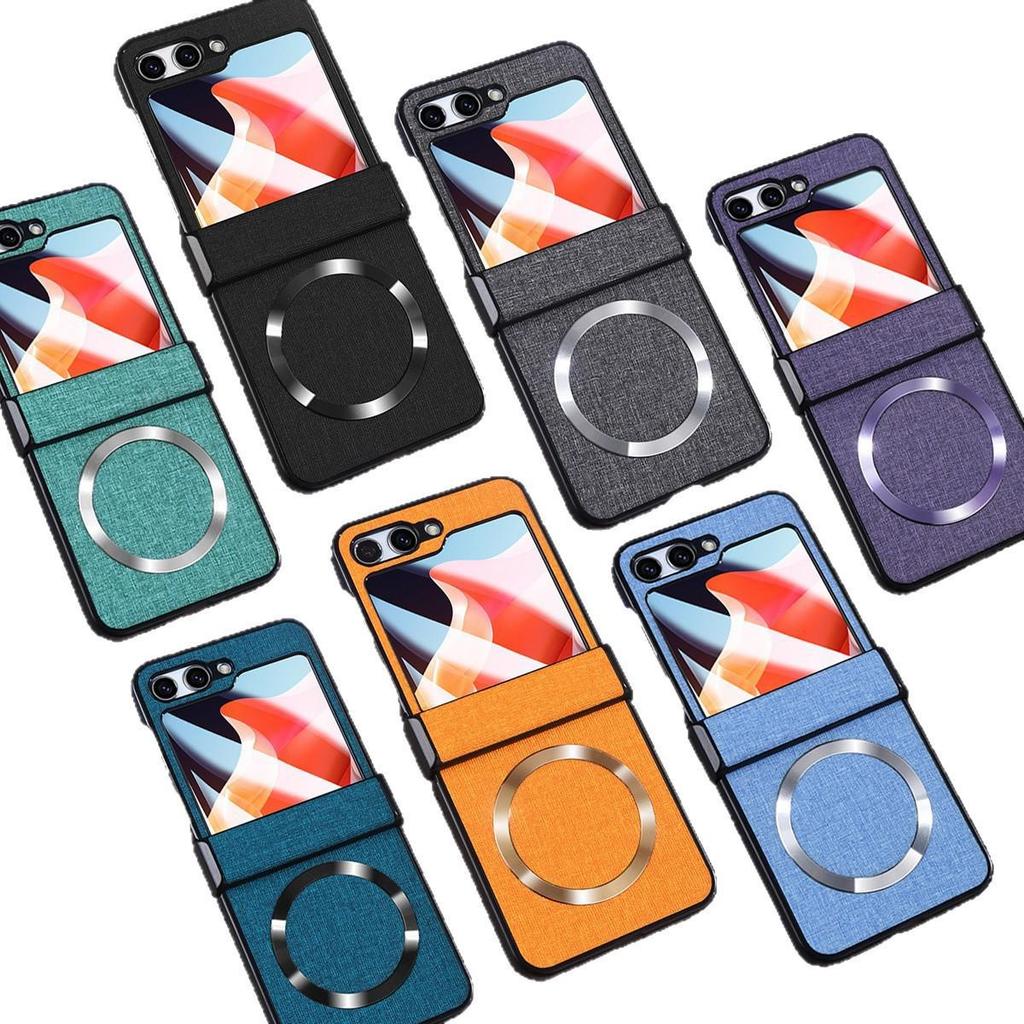 Магнитный чехол Samsung Z Flip7/6/5 с тканевой текстурой и защитой экрана