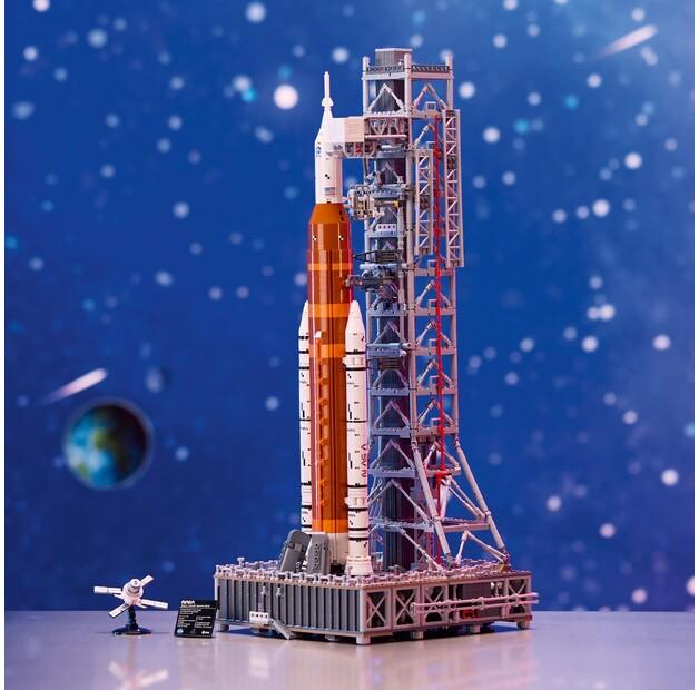 LEGO Icons 10341 NASA Artemis SLS ракета