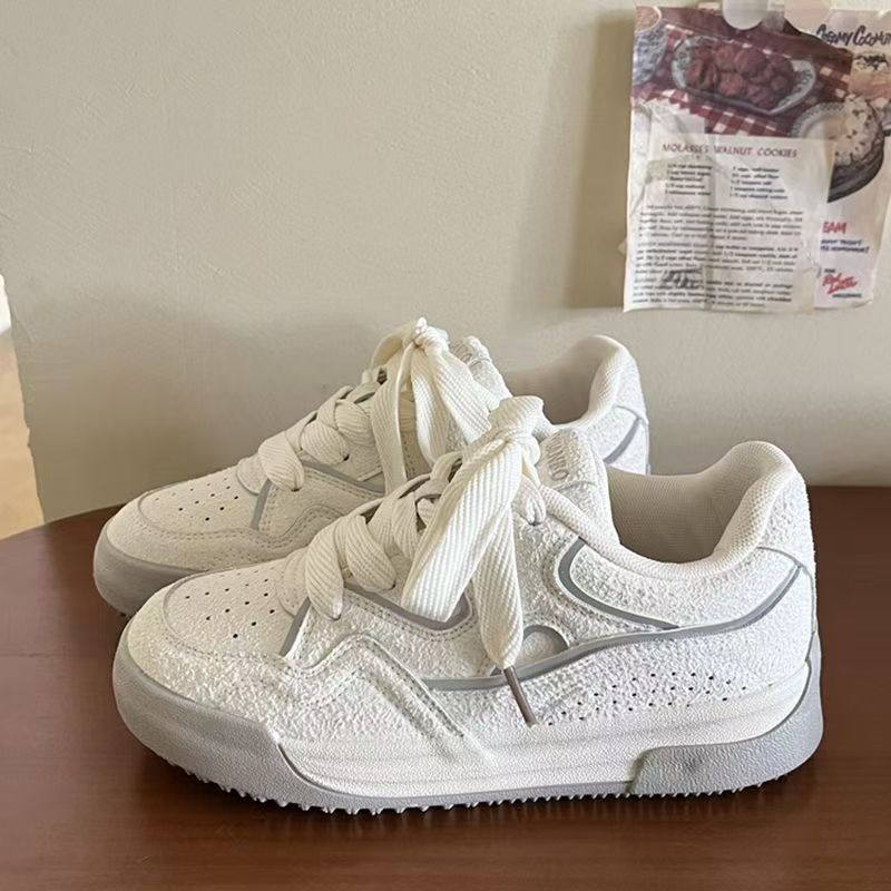 2024 новые повседневные маленькие белые туфли в стиле ретро, красные туфли на толстой подошве, женская мода, трендовые осенние студенческие туфли, подходящие по цвету к женской обуви