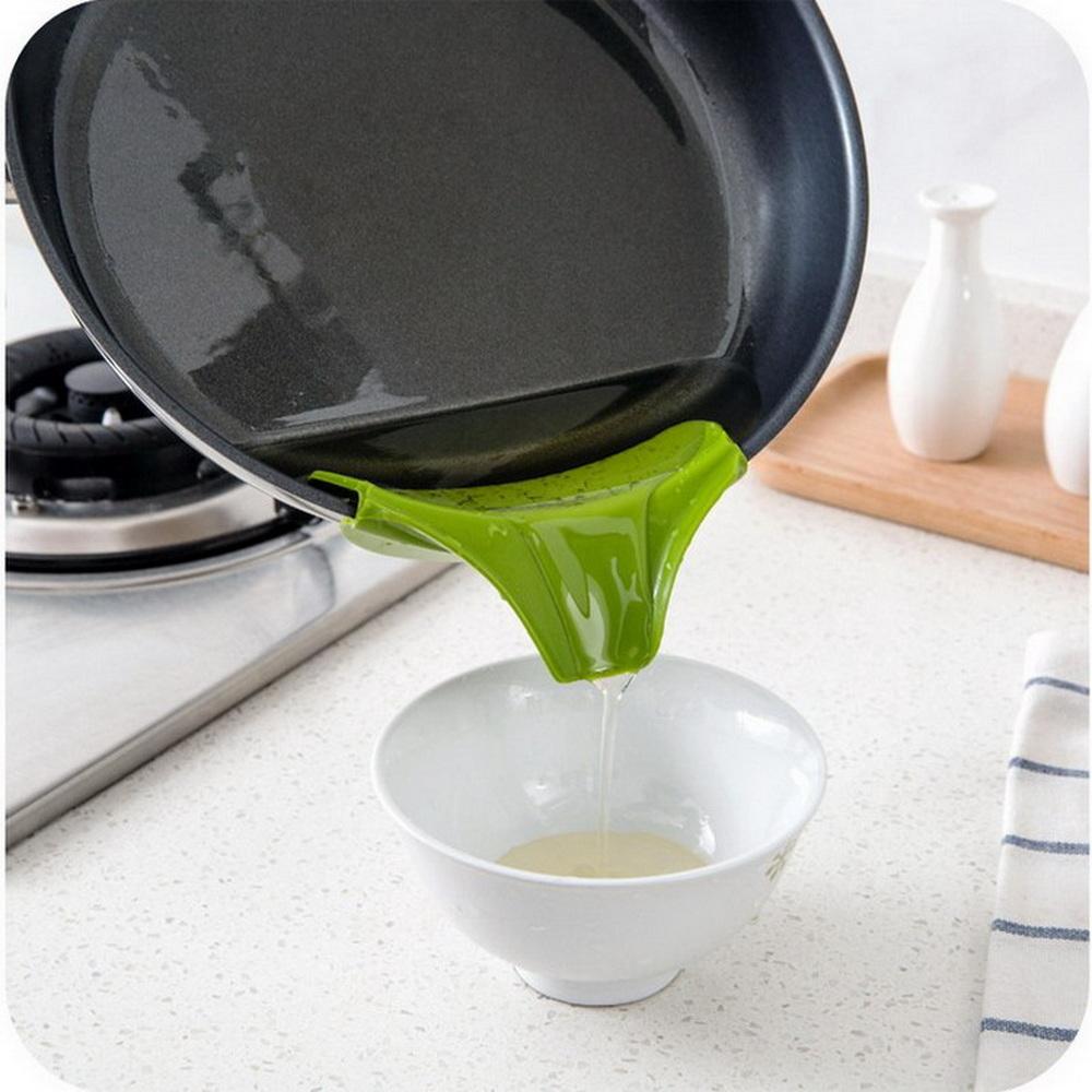 Silicone Pour Spout Slip On Mess Free for Pots Pans and Bowls