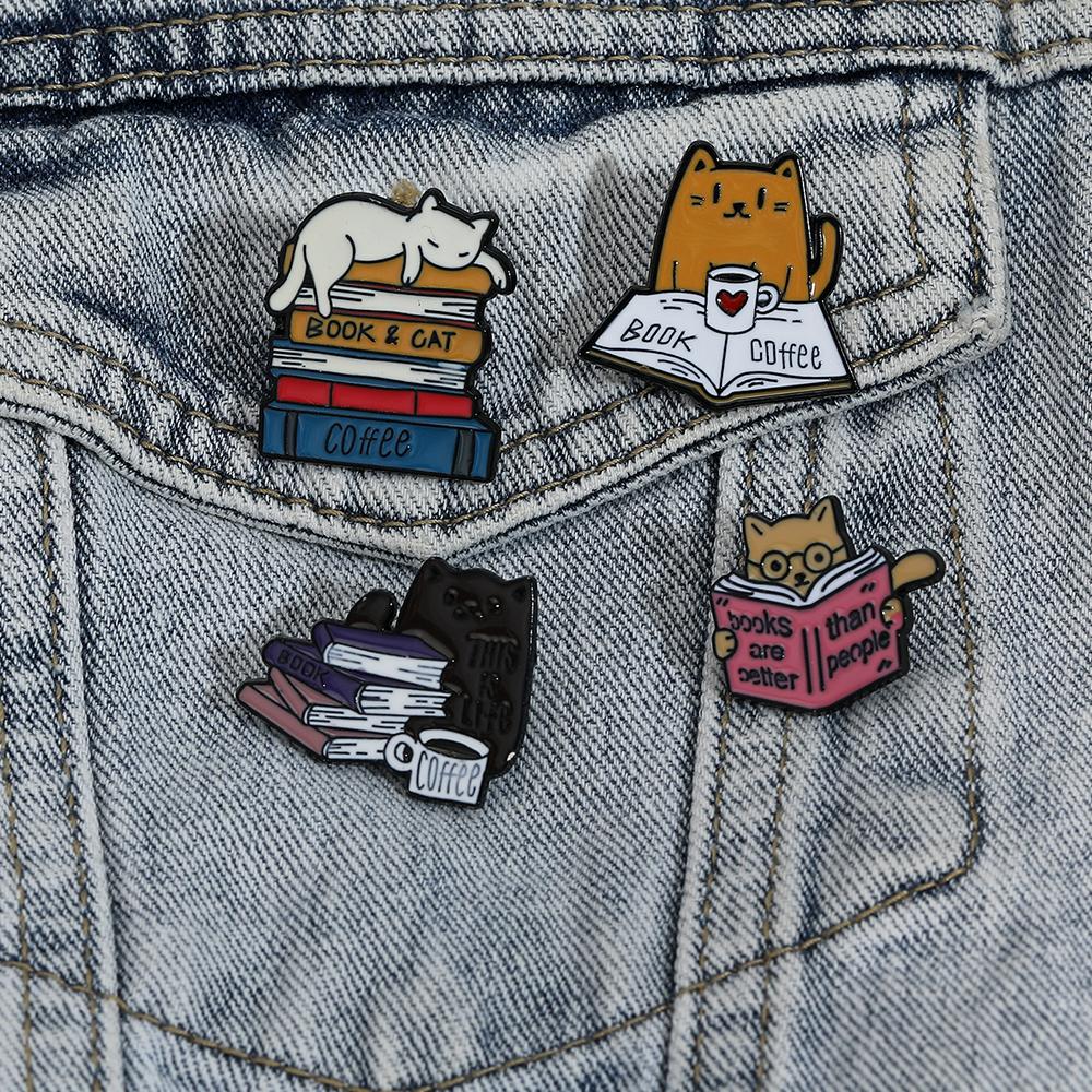 4 Стиля Милый Кот и Книга и Кофе Дизайн Эмалевые Броши Котенок Китти Читающий Пьющий Эмалевые Булавки Для Любителей Животных Подарок