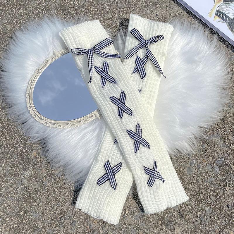 Серые вязаные носки с разрезом - толстые ребристые полосы, длина до икры, уютный осенне-зимний стиль, свободный крой, модные ворсистые носки