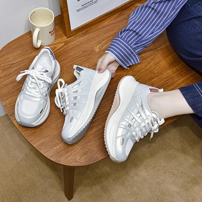 Белые туфли на толстой подошве женские осенние на шнуровке цветные сетчатые спортивного стиля повседневные дорожные туфли