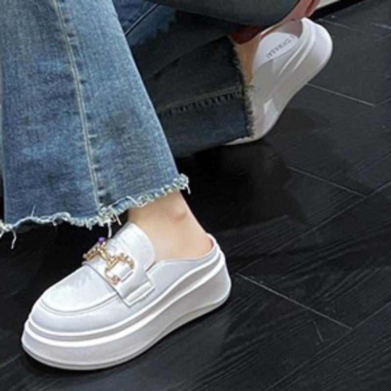 Летние женские полутапочки с закрытым носком 2024 года, новые ретро-мюли на платформе с металлическими пуговицами для женщин, повседневная женская обувь без застежек