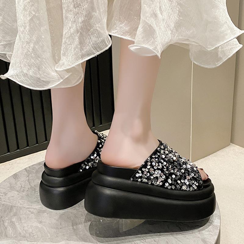Модные шлепанцы на высокой платформе, женские летние повседневные тапочки, шлепанцы на танкетке 9 см с кристаллами, блестящие толстые сандалии, пляжные тапочки с открытым носком