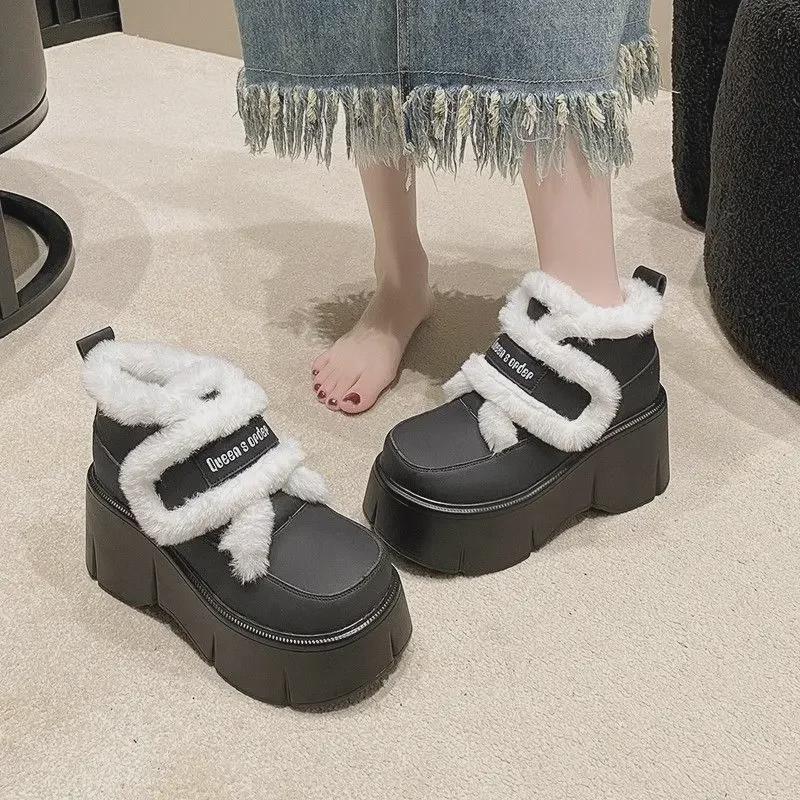 Женские универсальные туфли на платформе из бархата, увеличивающие рост, с застежкой-липучкой, для осени/зимы 2024 г.