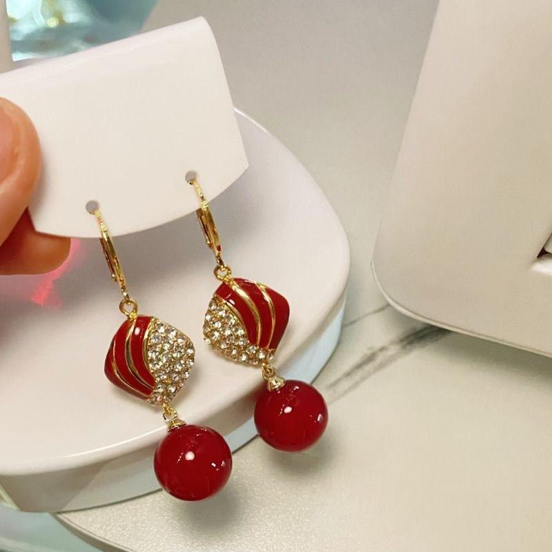 Temperament long red bead earrings, ear buckles for women's 2026 new versatile light luxury earrings, elegant and high-end earrings.