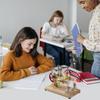 Комплект двигателя Стирлинга Модель двигателя с горячим воздухом Физическая модель генератора с двойным двигателем со светодиодной подсветкой