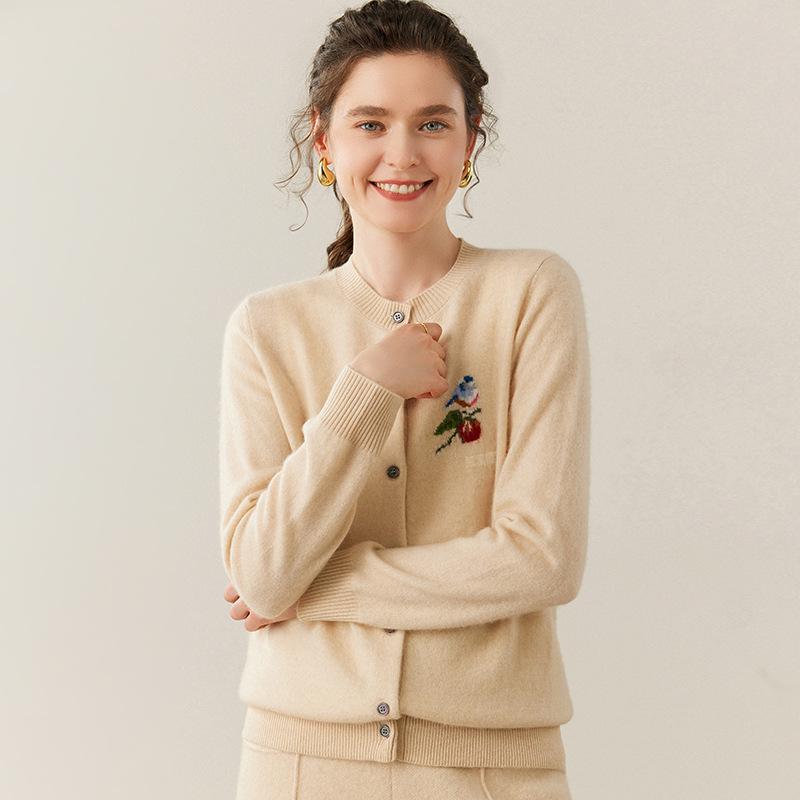 Women's Cashmere Round-Neck Sweater Cardigan - Loose, Cozy Autumn/Winter Knitwear.