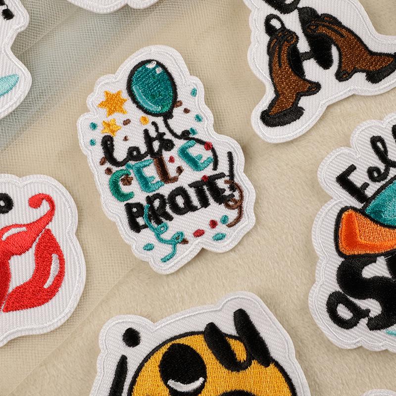 Оригинальная мультяшная вышивка в виде смайлика для одежды и головных уборов