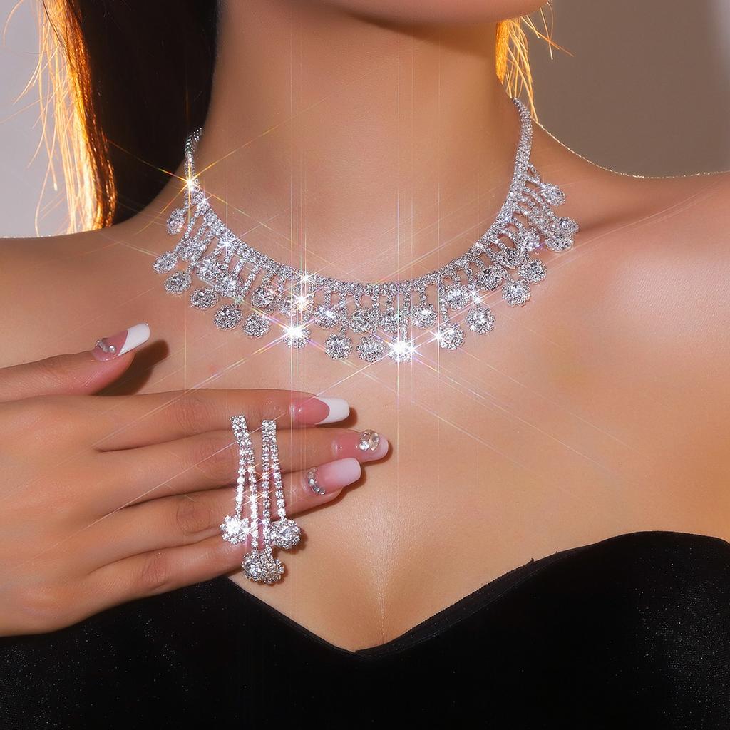 European and American Luxury Shiny Rhinestone Necklace Earrings Set, Fashion Trend Item Earrings Two-piece Set