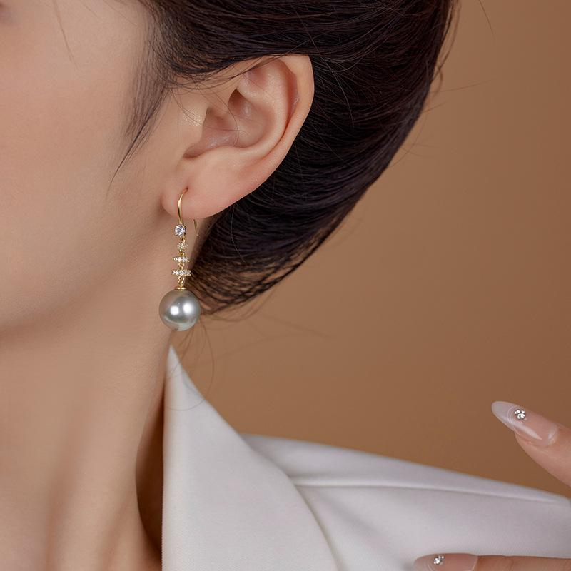 Ретро изысканные нишевые жемчужные серьги женские французские длинные темпераментные серьги 2024 популярные серьги в стиле легкой роскоши