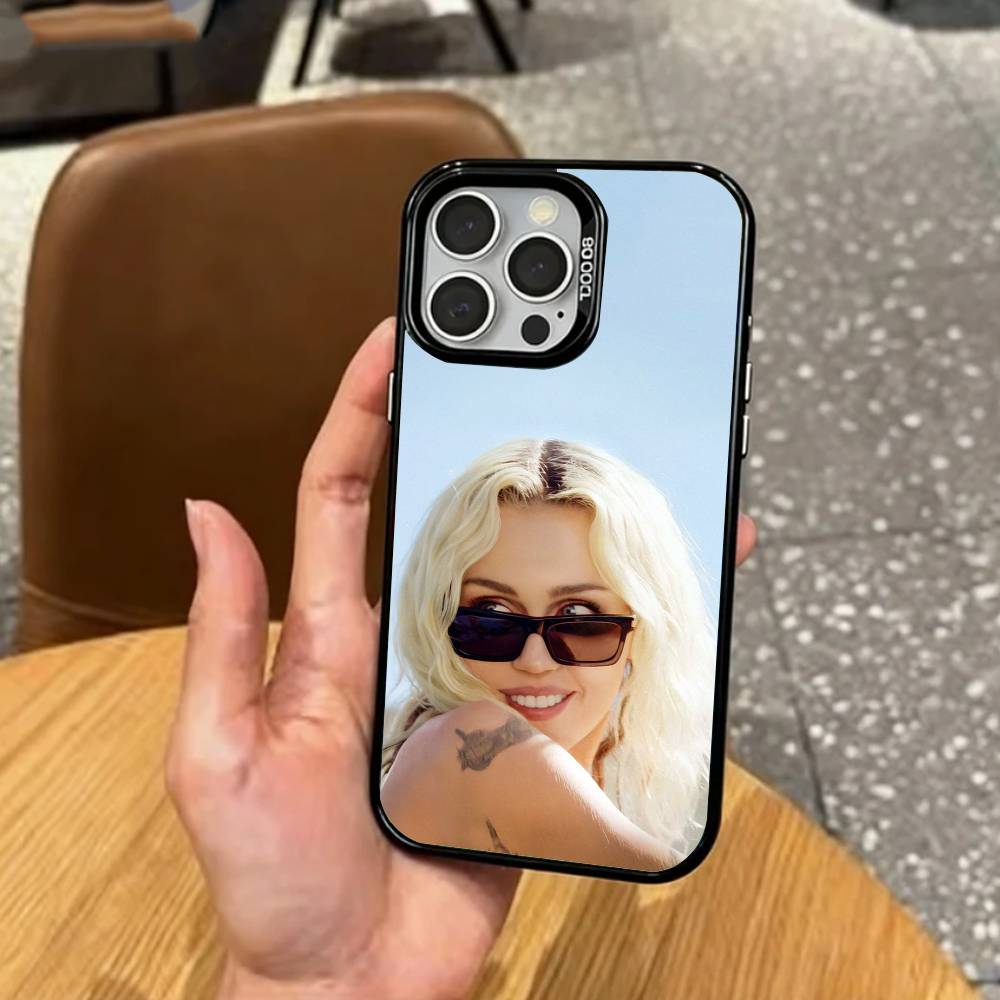 КРУТЫЕ Чехлы для телефона Miley Cyrus Для iPhone17,16,15,14,13,12,11 Plus,Pro Max Цветные Посеребренная Внутренняя Крышка