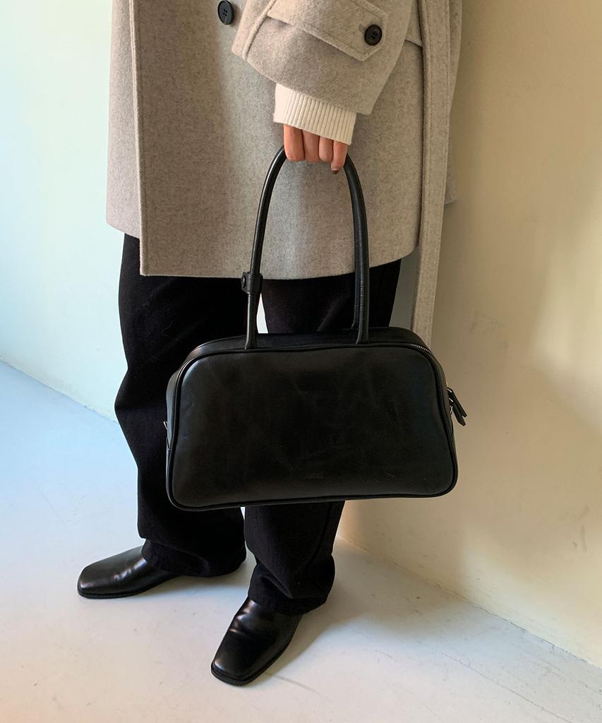 Artid Pull-Up Leather Bowling Bag_Black