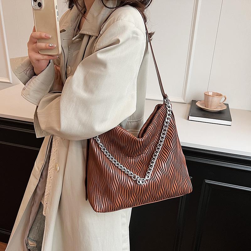 Вместительная сумка-тоут в стиле легкой роскоши, женская, новая 2025, высококлассная сумочка на цепочке, универсальная сумка через плечо, сумка-мессенджер, тренд