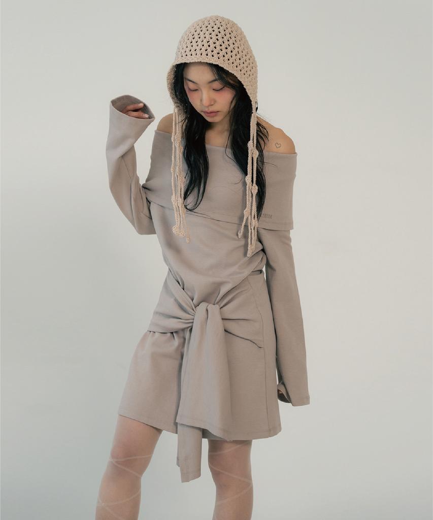 ZIZEMUSEUM Off Shoulder Tied Top (Mocha)