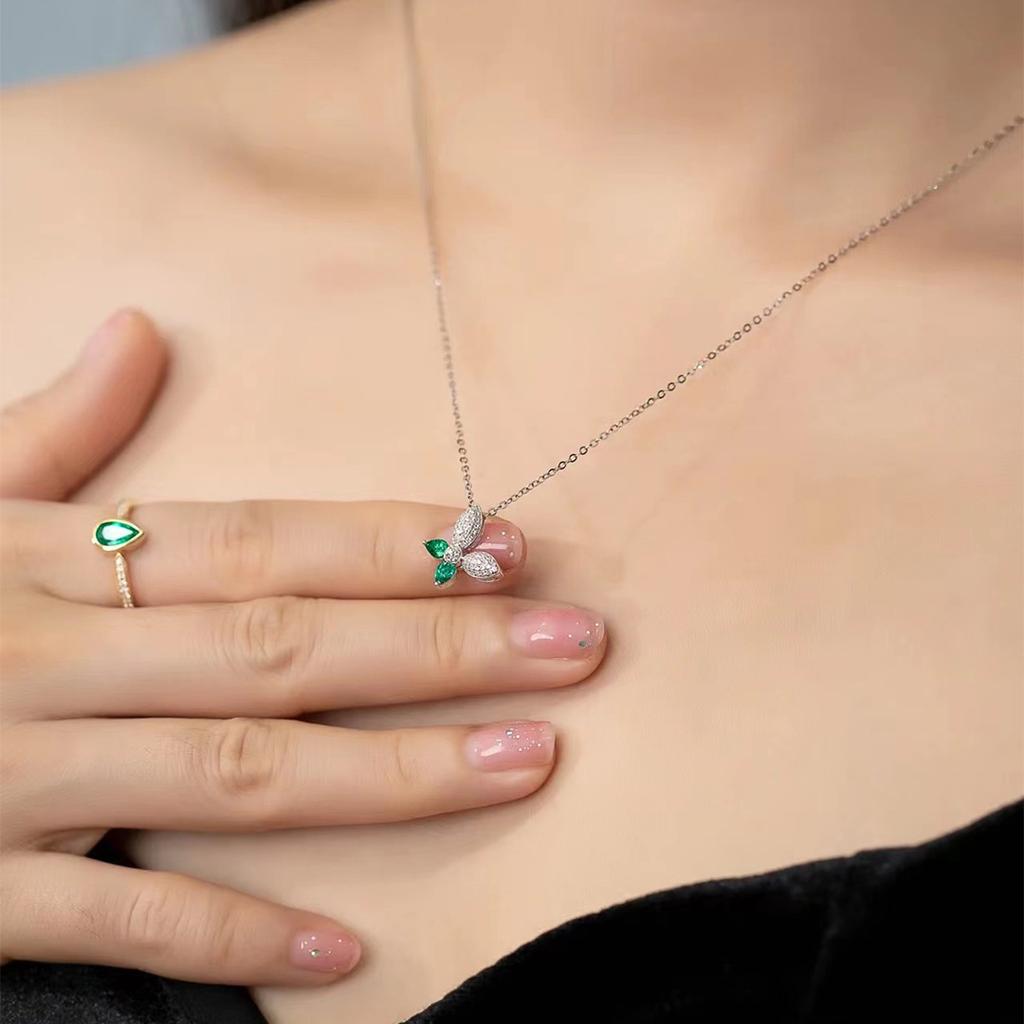 Ожерелье с микро-инкрустацией в виде бабочки и изумруда с цирконием для женщин. Модный и холодный стиль. Простая индивидуальность. Модная цепочка на ключицу. Женские аксессуары.
