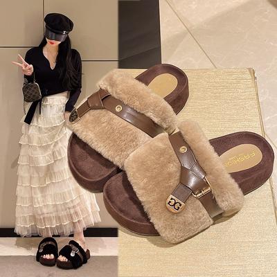 Пушистые тапочки на толстой подошве для женщин для улицы, осенняя новая модная модель большого размера с плюшевыми хлопковыми тапочками с пряжкой-ремнем для женщин