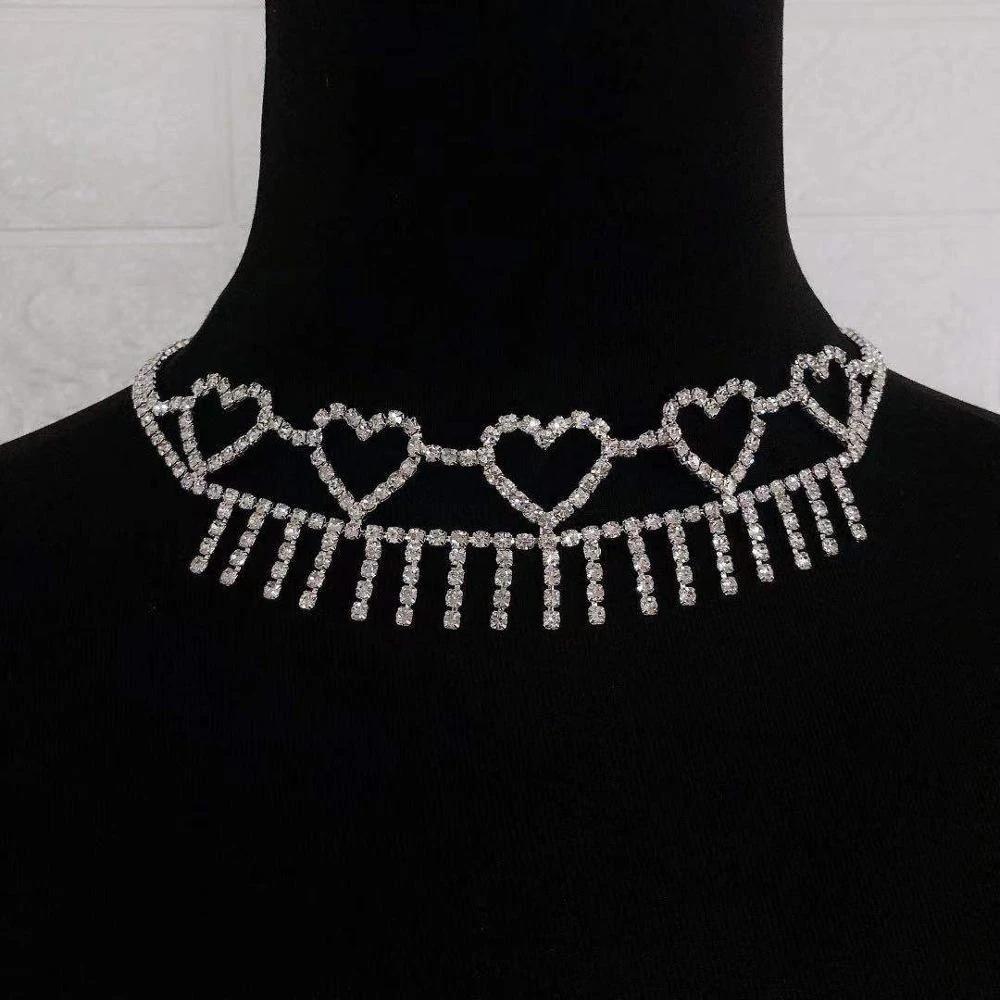 Korean Style Romantic Rhinestone Heart Claw Chain Necklace - Women's Sparkling Banquet Accessory.
