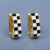 Классические женские модные украшения высокого качества, простые черно-белые серьги в клетку, серьги-гвоздики с эмалью ручной работы