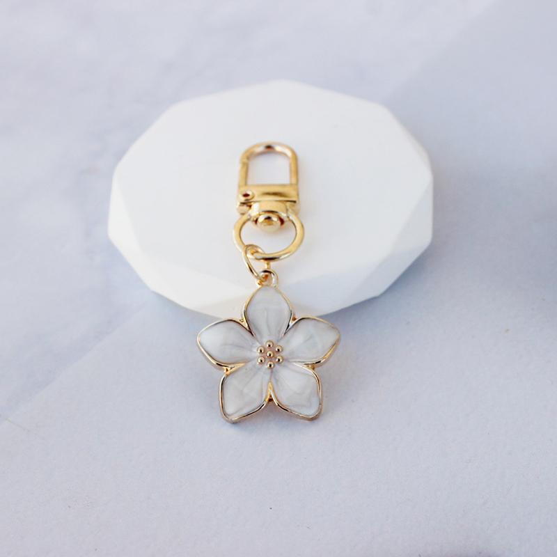 Lovely Sakura Flower Keychain Charm Cute Colored Transparent Flower Keychain Pendant Enamel Bag Hanging Pendent Charms Key Ring