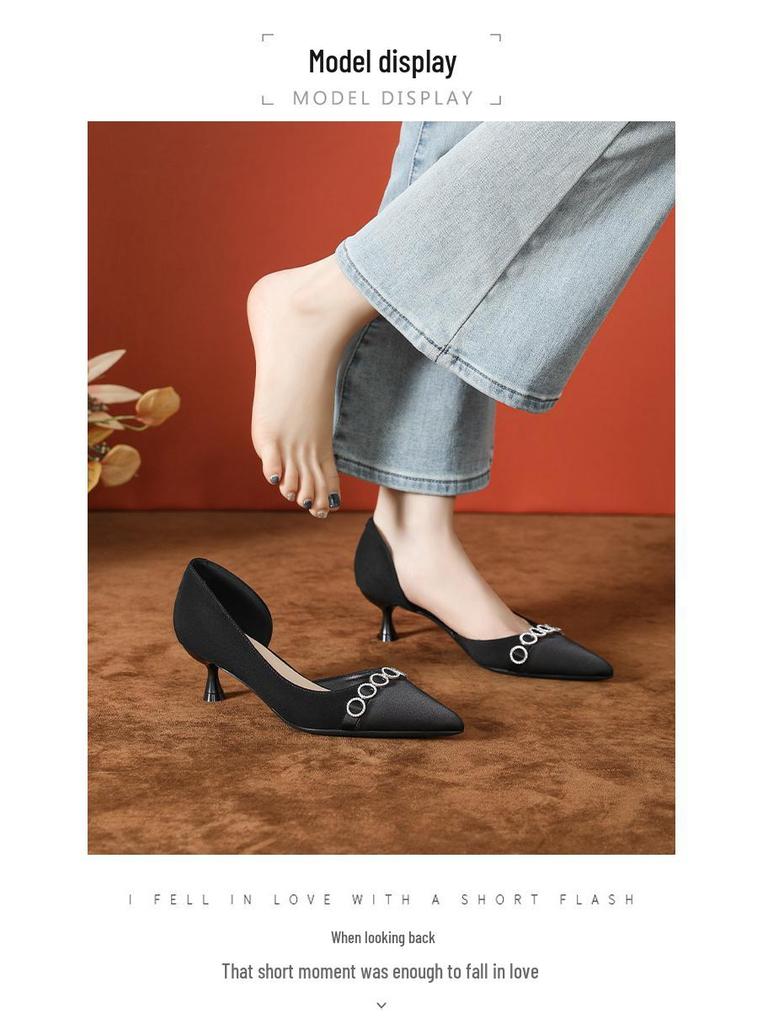 Изысканные атласные туфли-мюли на шпильке: Женские туфли с острым носком, боковыми вырезами, коллекция весна-лето 2025