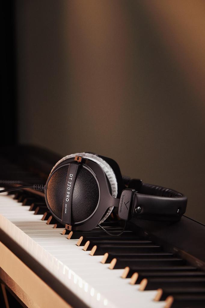 Beyerdynamic закрытые наушники накладного типа для записи монитора DT 770 PRO 250