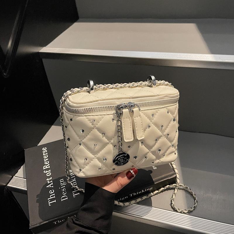Korean Version of Fashionable Xiaoxiangfeng Diamond Chain Bag Women's Bag 2025 New Simple Small Square Bag Versatile Messenger Box Bag