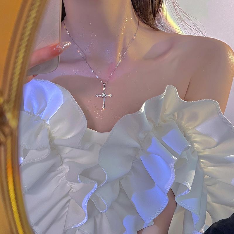 Fashion New Trend Unique Design Necklace Delicate Zircon Cross Pendant for Men Women Couples Jewelry Party Premium Gifts Necklace