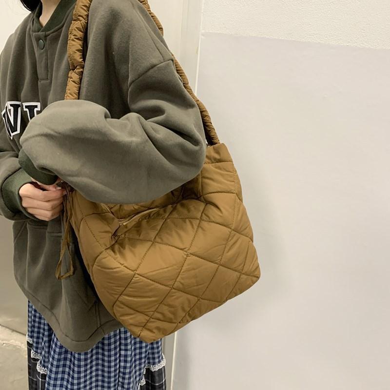 Autumn and Winter New Tote Bag Female Students Class Messenger Bag Large Capacity Commuter Cloth Bag Soft Waxy Padded Cotton Hand Bag