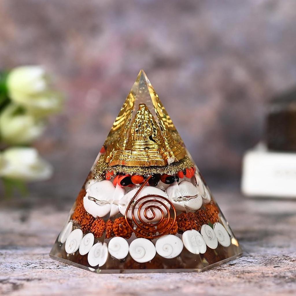 Пирамида Лакшми со Шри Янтрой, Гомти Чакрой, Рудракшей, Чирми и ракушками Кауди | Пирамида Васту для денег, богатства, удачи и процветания