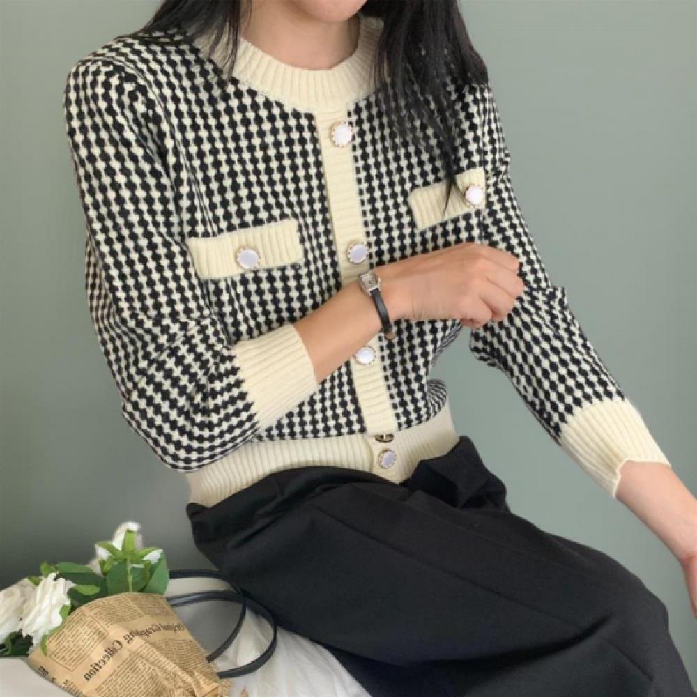 New Arrivals Open Run Women Bicolor Design Button No Collar Knit