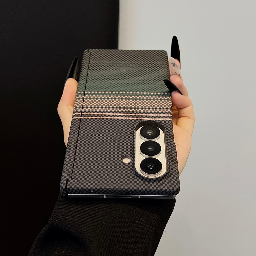Бизнес-чехол для телефона Samsung Galaxy Z Fold 7 с текстурой под карбон, противоударный, с невидимой магнитной беспроводной зарядкой, защитная крышка