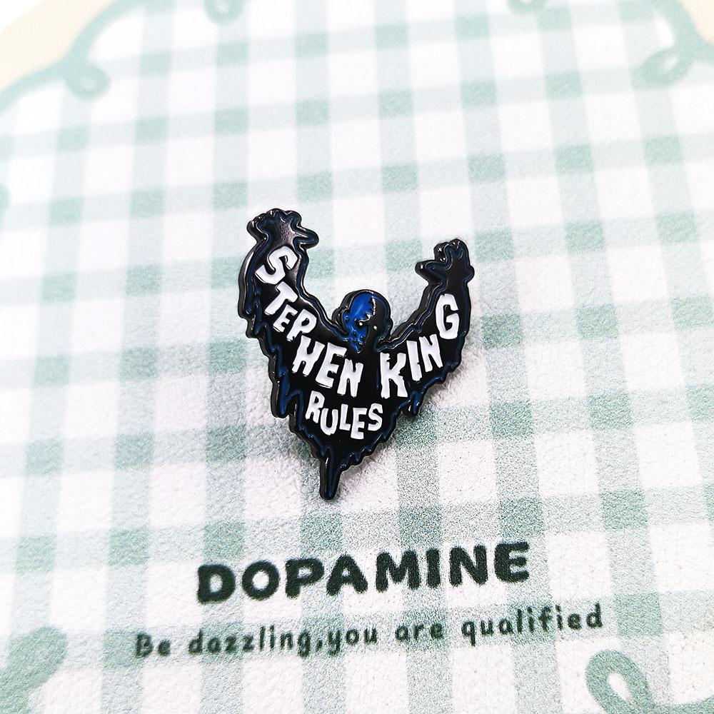 Стивен Кинг Брошь Новинка Ужасы: Уникальное значковое украшение и аксессуар для сумки в подарок