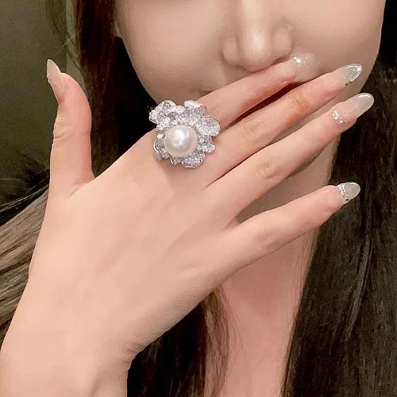 Huitan Шикарные Очаровательные Кольца с Цветком из Имитации Жемчуга для Женщин Элегантный Темперамент Аксессуары для Пальцев Универсальный Свадебный Циркон