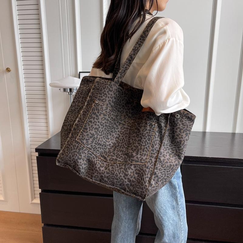 Leopard print canvas large-capacity bag women's new portable commuter shoulder fashion