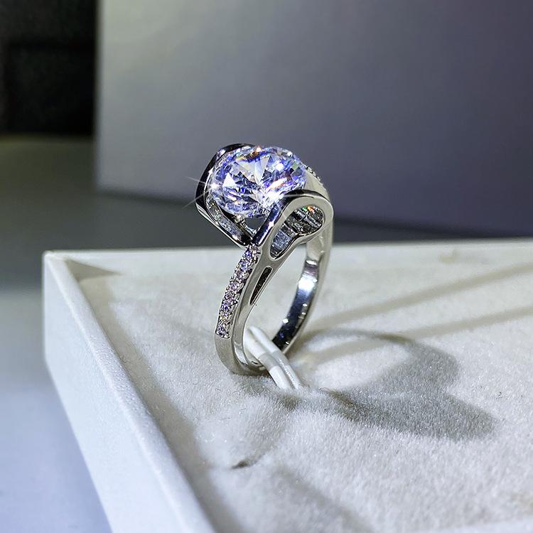 Brilliant Super Flash Eight Heart Eight Arrow Zircon Carat Imitation Mossan Diamond Angel Kiss Ring Woman