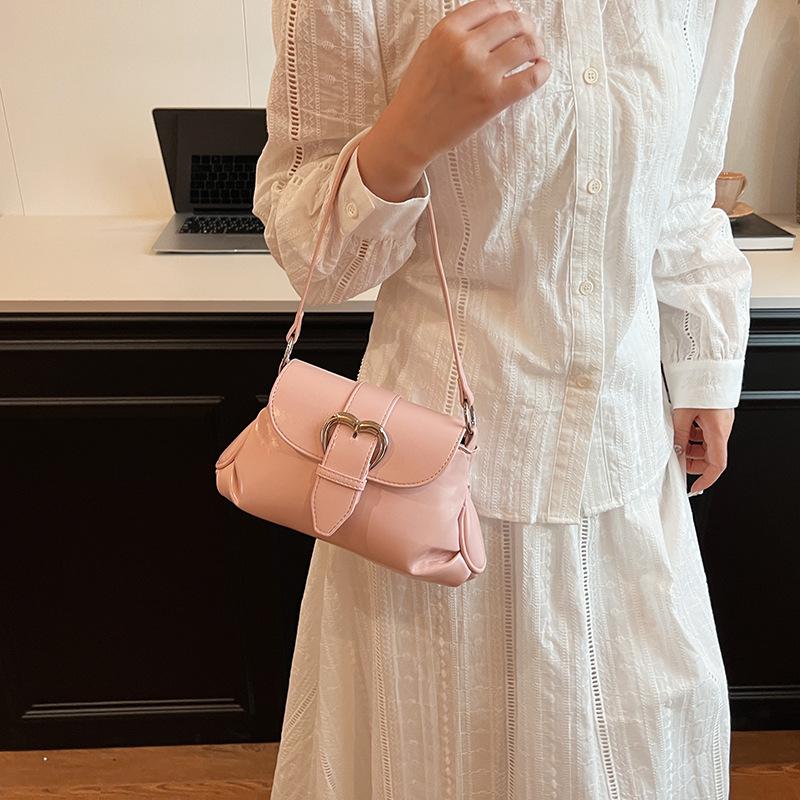 Маленькая свежая и модная сумка-седло женская 2025 новая простая и модная сумка через плечо высококлассная сумка через плечо женская маленькая квадратная сумка