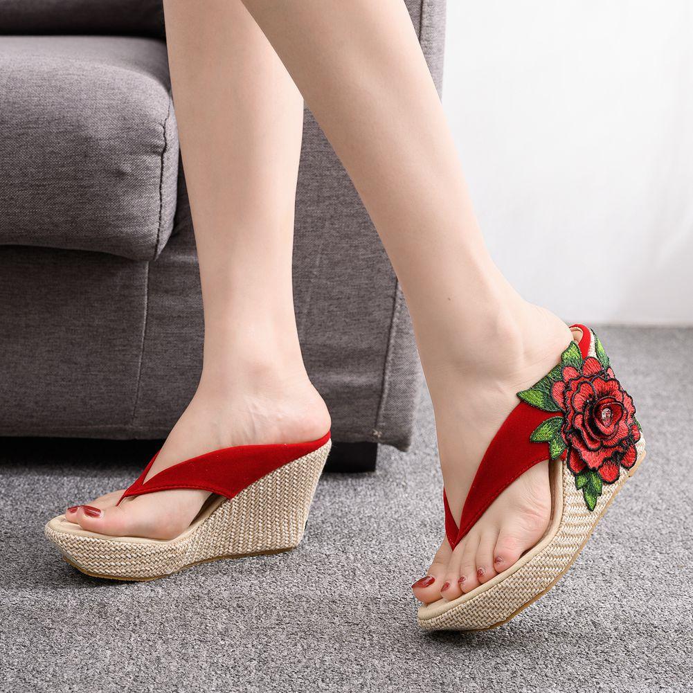 Новинка 2023 года, летние женские модные тапочки, легкие женские шлепанцы на танкетке и высоком каблуке, слипоны для отдыха, шлепанцы