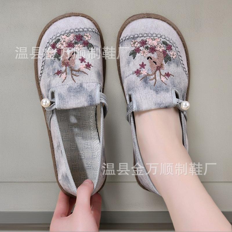 Spring and Summer Old Beijing New Chinese Cloth Shoes Women's Embroidery One-pedal Flat-soled Mother Shoes Versatile Breathable Single Shoes Ethnic S