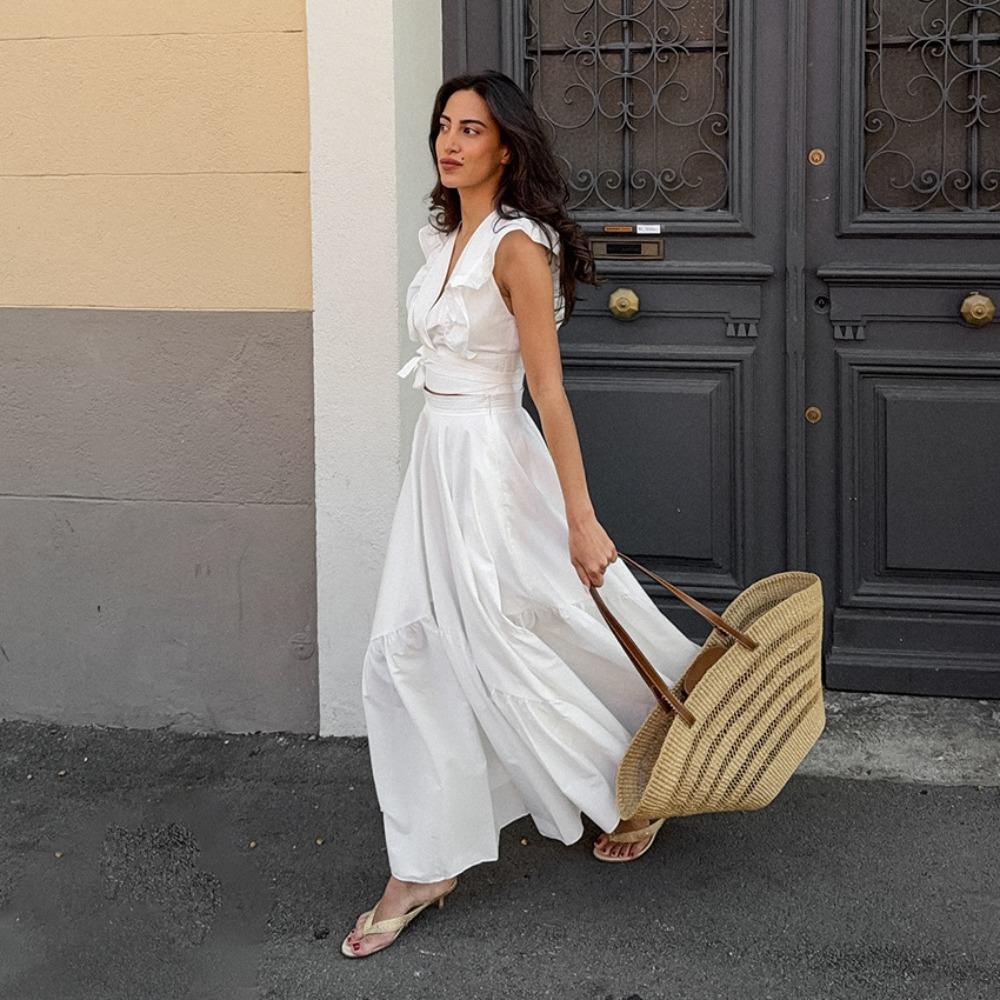 Платье без рукавов с V-образным вырезом и эластичной талией