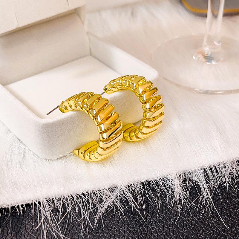 C-Shaped Twisted Rope Earrings: Retro Punk Metal Threaded Studs