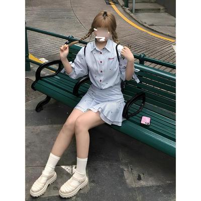 Женское весеннее новое синее полосатое платье-рубашка с лацканами, рукавами средней длины и поясом, рубашка с оборками и плиссированной юбкой