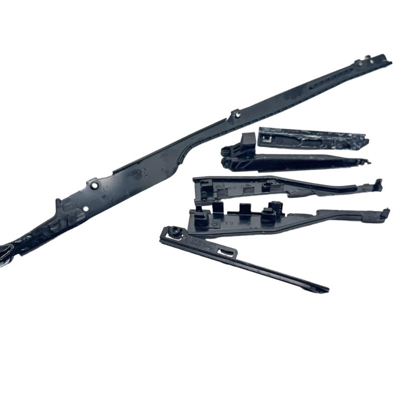 81647P6000 Направляющая люка в сборе Левая для Hyundai Santa Fe MX5 2024-2026 OEM 81647-P6000