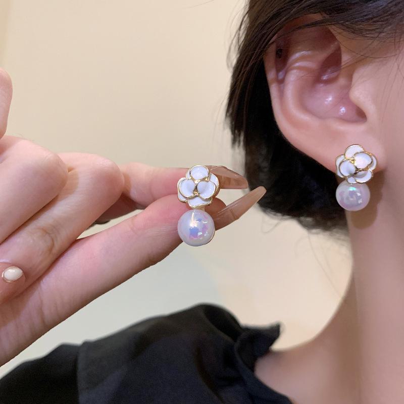Серебряные серьги-камелии S925: Роскошный дизайн ниши с жемчугом.