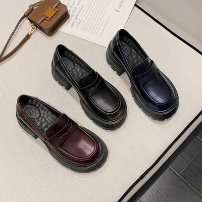 Женские туфли слипоны в британском стиле ретро из кожи на скрытом каблуке, тренд весны 2025.