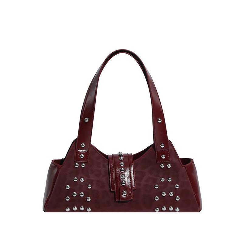 Сумка класса люкс, Маленькая сумочка, Нишевый дизайнерский сенс, Сумка под мышкой, Функциональная сумка-багет с заклепками