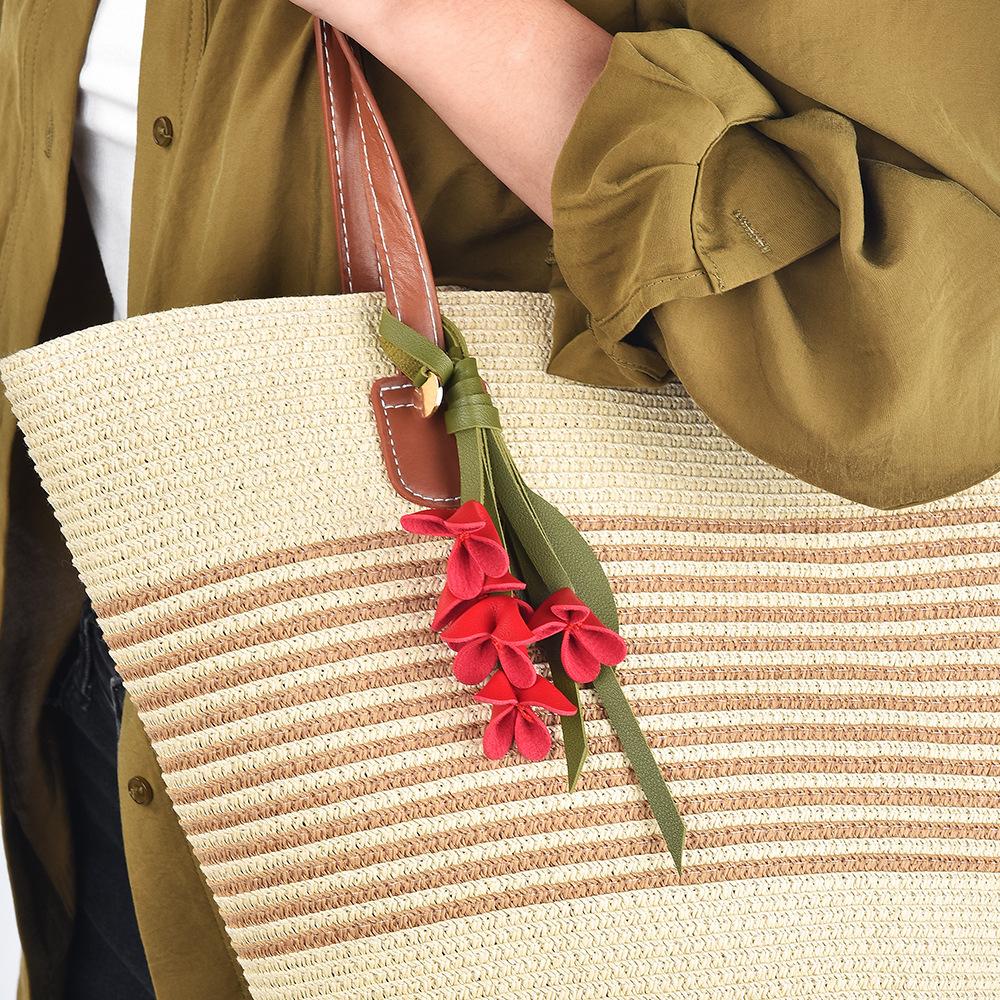 Fashion Pu Leather Pendant Keychains for Women Osmanthus Petal Creative Car Key Pendants Exquisite Bag Festival Birthday Gift
